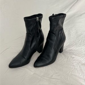 Black Steve Madden boot.